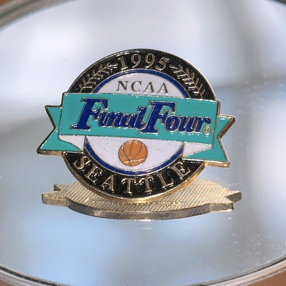Vintage Collectible 1995‎ NCAA Final Four Seattle lapel pin